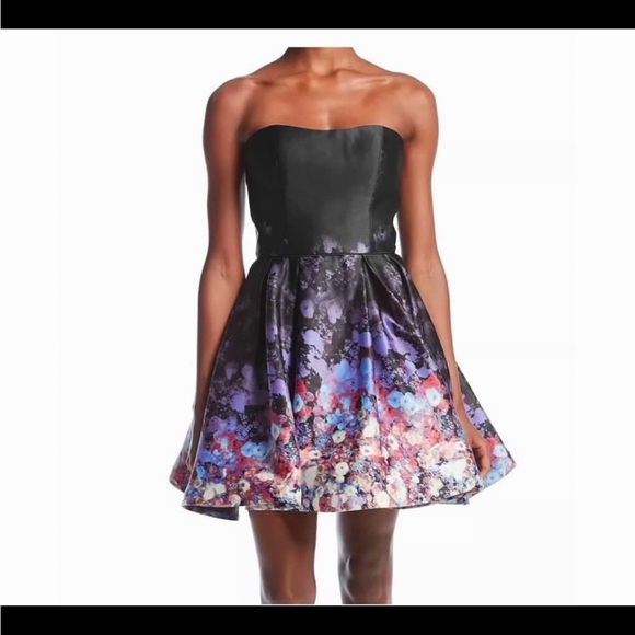 Betsy & Adam Dresses & Skirts - Strapless Floral Dress